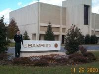 Frente del edificio principal en el ejército de Estados Unidos M
