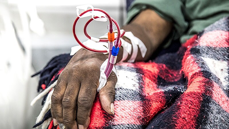 Patients With End-Stage Kidney Disease Hit Hard by COVID-19 1 Patients With End-Stage Kidney Disease Hit Hard by COVID-19