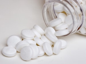 Long-Term Aspirin May Cut Risk for Cancer Death