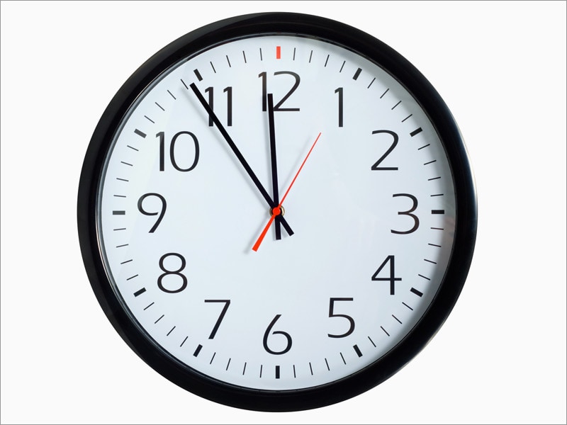 watch with dedicated utc clock