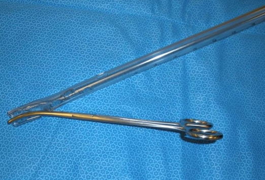 kelly clamp chest tube
