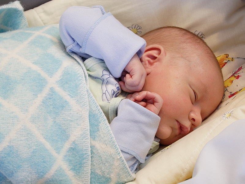 К чему снится новорожденный ребенок во сне. Новорожденный. Сон новорожденного. Новорождённый пугается во сне.