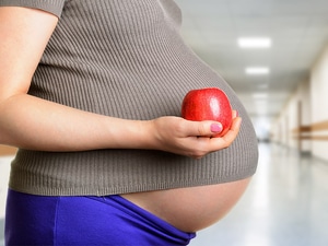 Researchers Question Ban on Solid Food During Labor