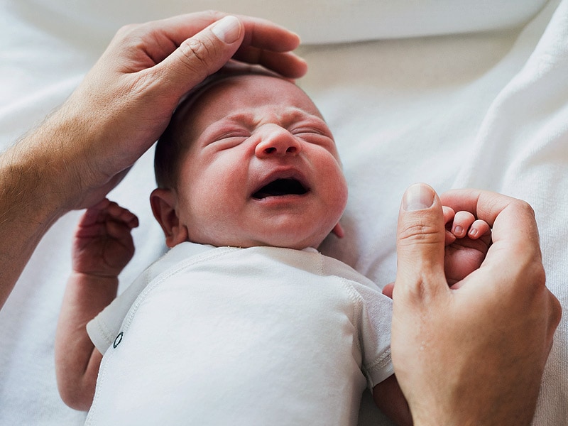 Why baby cry. Абстинентный синдром новорожденного. Новорожденный плачет. Для новорожденного характерна.