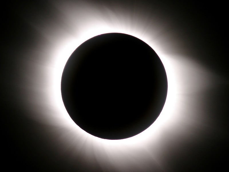 Eclipse 2017: Here Comes the Solar Retinopathy