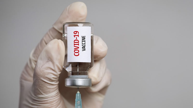 Les vaccins pour les nouvelles variantes de COVID pourraient arriver trop tard