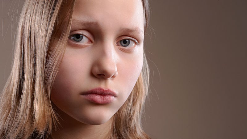 Les adolescentes signalent des niveaux record de tristesse et de violence sexuelle: CDC