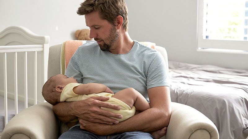 La clé du soutien des pères pour l’allaitement du nourrisson et un sommeil sûr