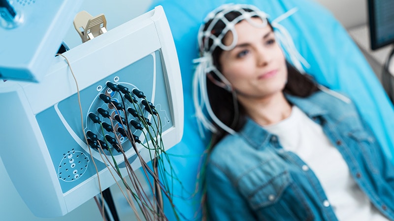 Le modèle d’IA interprète les EEG avec une précision presque parfaite