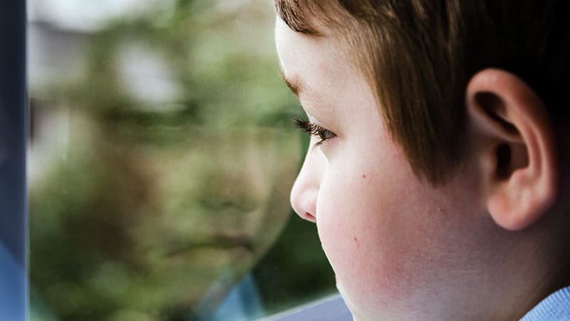Agression d’enfant liée au triple risque de maladie mentale d’ici 1 an