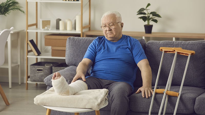 Traiter les fractures chez les patients âgés : au-delà des fractures