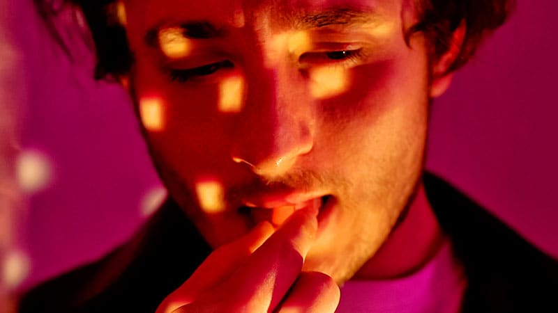 La consommation de LSD triple chez les jeunes adultes souffrant de dépression