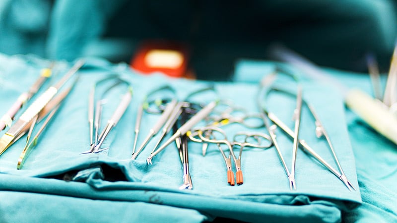Les blessures par objets tranchants sont courantes parmi les chirurgiens de Mohs, selon une enquête