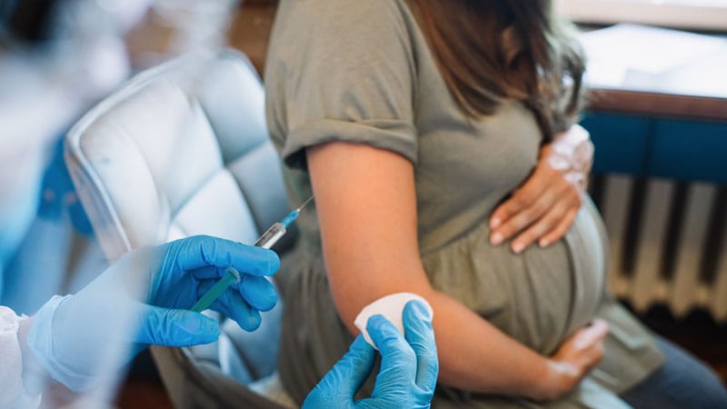 Nouveau-nés protégés par le vaccin contre la coqueluche