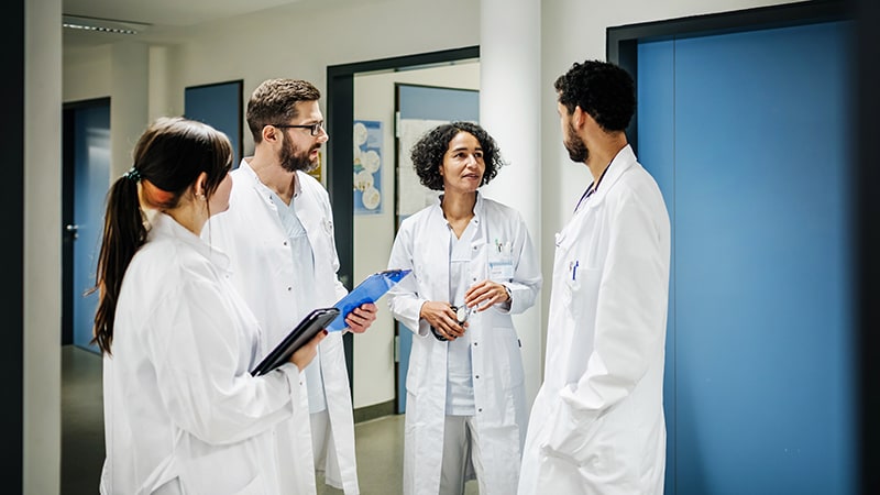 Les docteurs universitaires féminins gagneront 10 % de moins que les hommes : étude