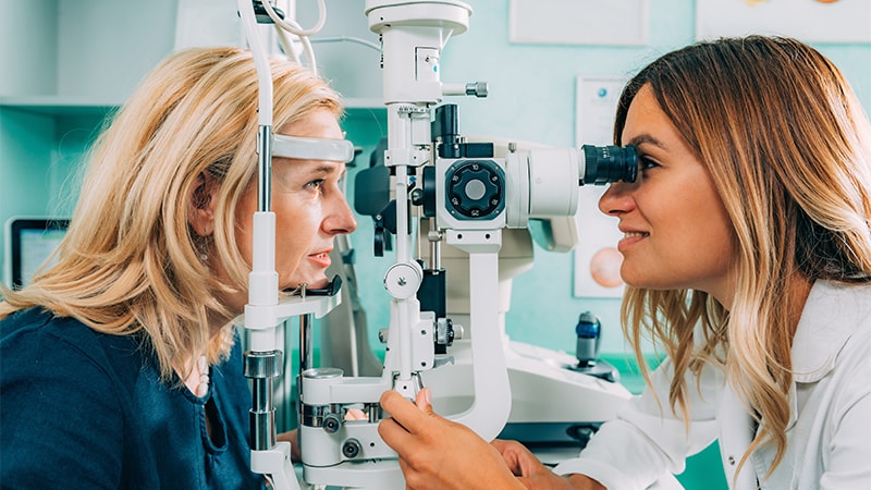 L’assurance-maladie paie aux femmes en ophtalmologie la moitié de ce qu’elle paie aux hommes