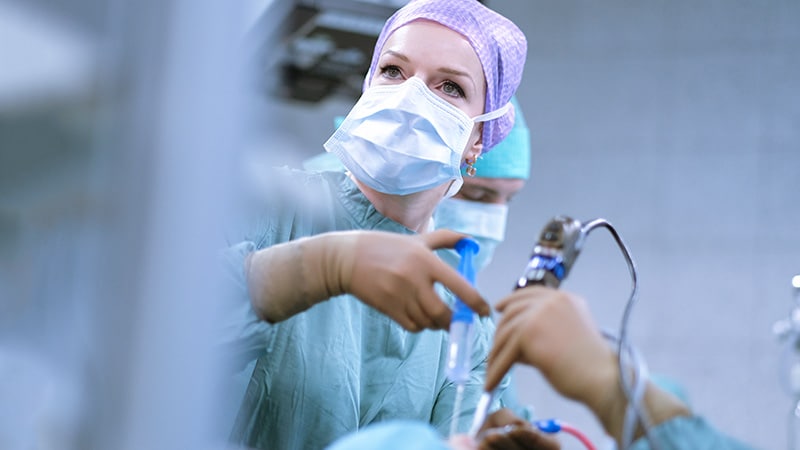 Pourquoi la vie est-elle encore si dure pour les femmes chirurgiennes ?