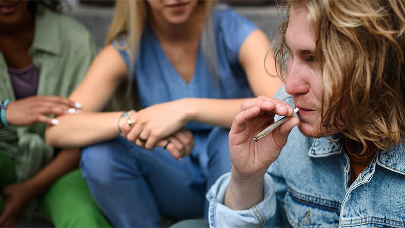 Une étude indique que l’utilisation occasionnelle de pot est nocive pour les adolescents