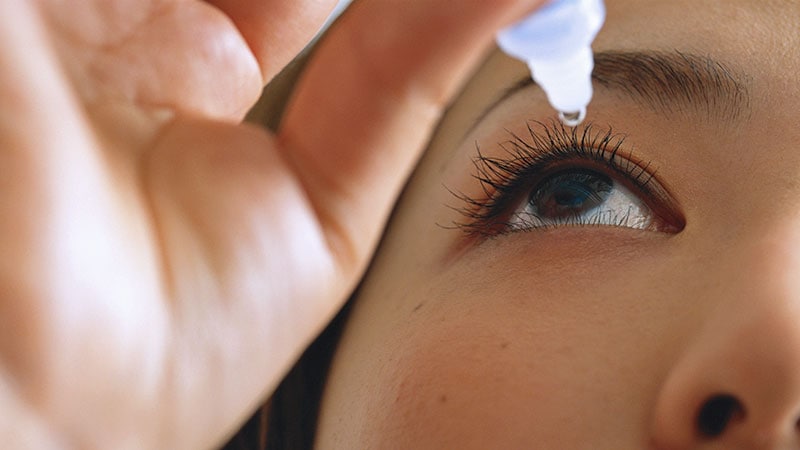 Évitez 2 produits de gouttes pour les yeux, conseille la FDA