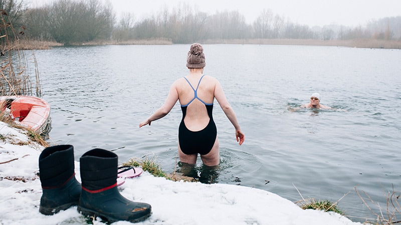 Nager en eau froide pour votre santé ?  Ces documents disent de se lancer