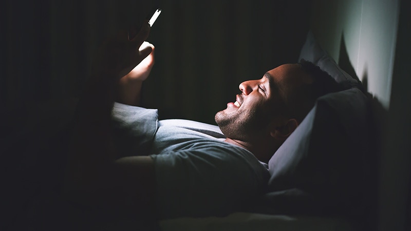 Nighttime Smartphone Use A Bad Call For Male Fertility?